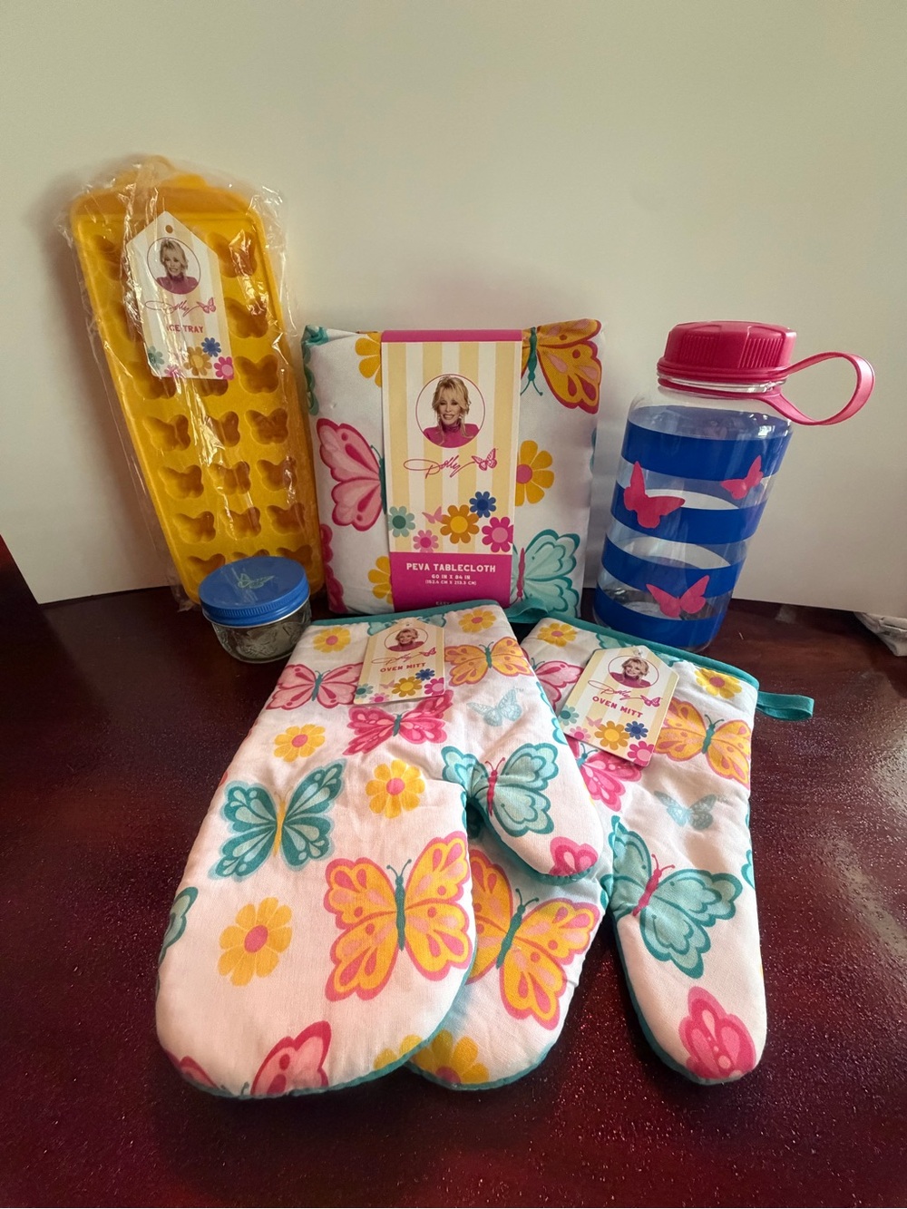 Dolly Parton Bundle - Tablecloth, Oven Mitts, Glass Jar, Water Bottle, Ice Tray
